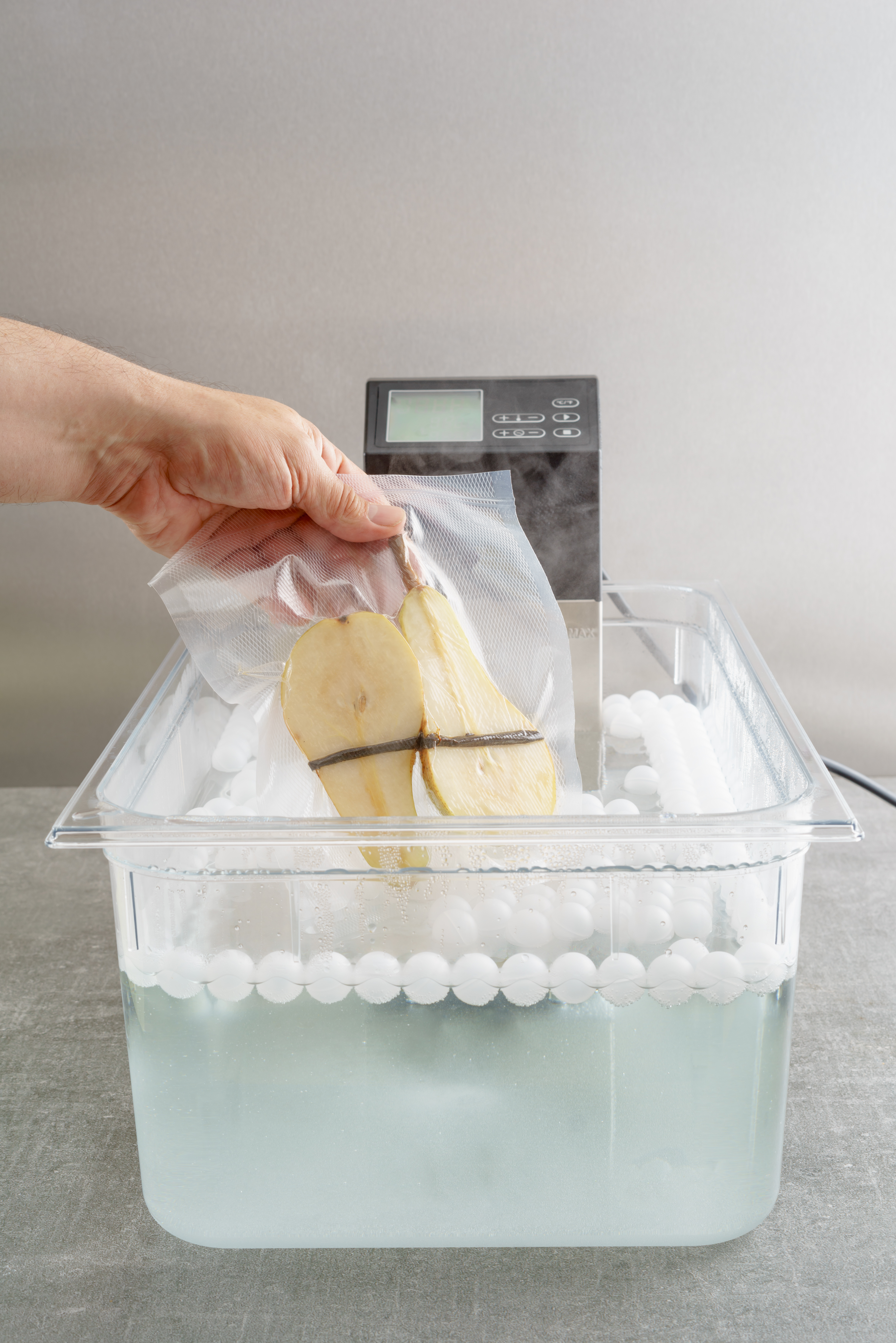 Sous vide cooking of pears